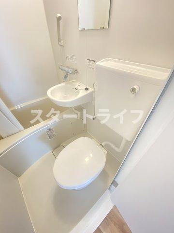 大阪市東淀川区淡路４丁目の賃貸マンションのトイレ