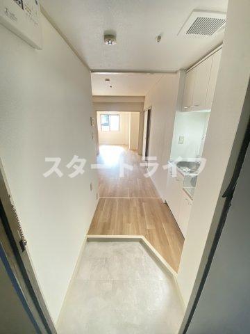 大阪市東淀川区淡路４丁目の賃貸マンションの玄関