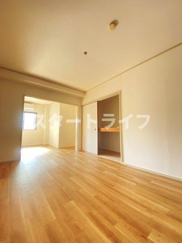 大阪市東淀川区淡路４丁目の賃貸マンションの居間・リビング