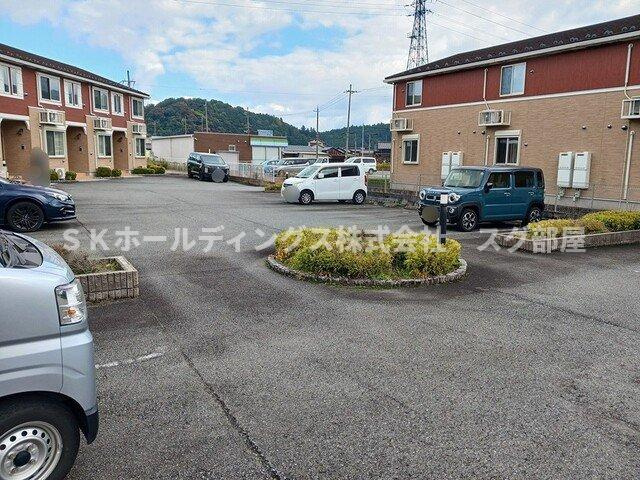 サンリットタウン日高Ⅱの駐車場