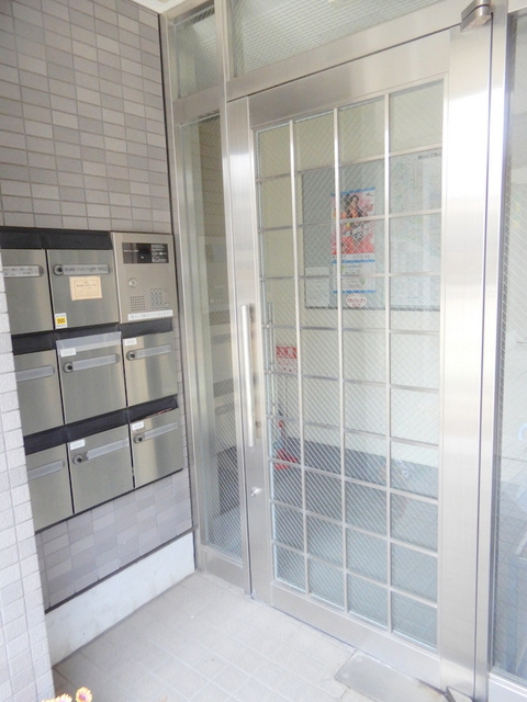 クレセントかすやのエントランス|★安心のオートロック完備★
