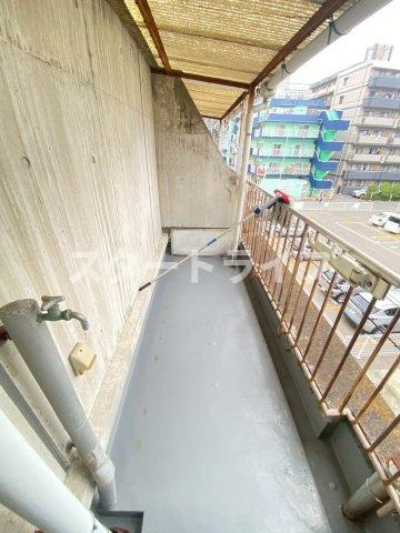 大阪市淀川区西三国１丁目の賃貸マンションのバルコニー