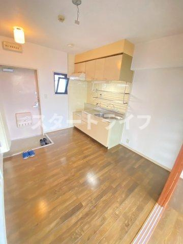 大阪市淀川区西三国１丁目の賃貸マンションの居間・リビング