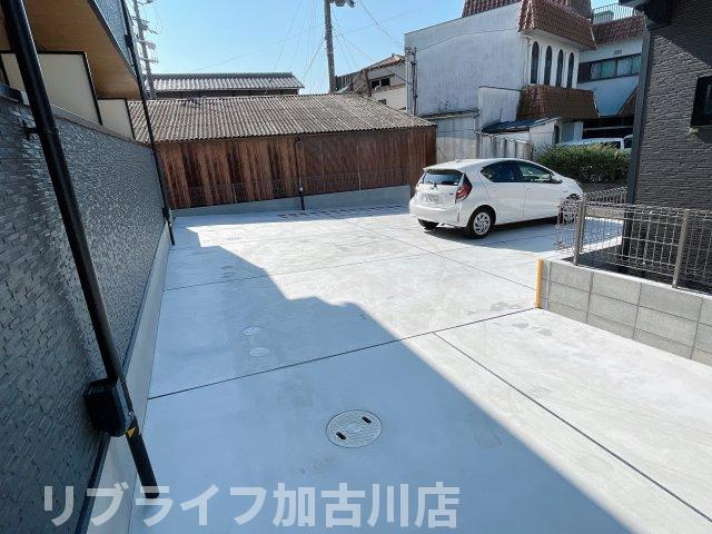 リープラス小野の駐車場