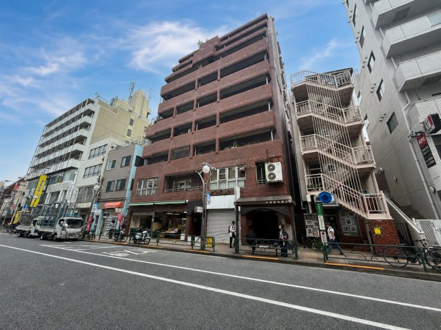 サンハイツ高田馬場の外観|迫力のあるシックな外観が特徴のマンション。

現地ご見学希望・資料請求などお気軽にお問い合わせ下さい！
03-5990-5201