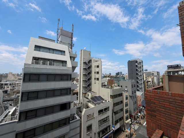 サンハイツ高田馬場の展望|朝の澄んだ空気や、夕方の清々しい風を五感で感じられるバルコニー！

現地ご見学希望・資料請求などお気軽にお問い合わせ下さい！
03-5990-5201