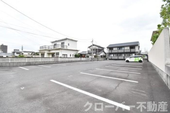 ホワイトウイングの駐車場|駐車場