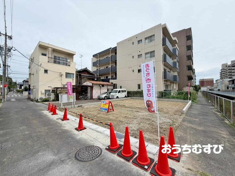 守山区八反1期(全1棟)の前面道路含む現地写真