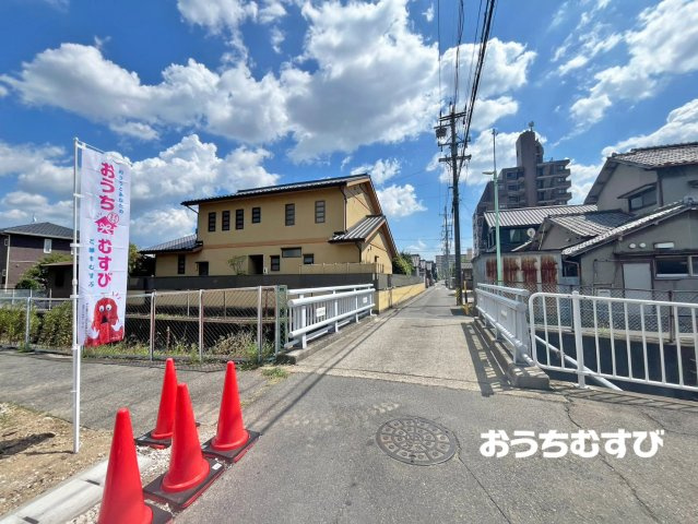 守山区八反1期(全1棟)の前面道路含む現地写真