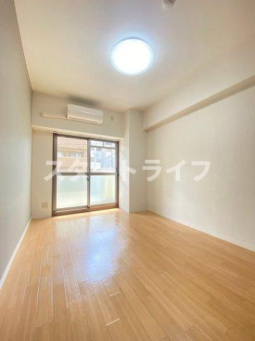大阪市淀川区西中島７丁目の賃貸マンションの居間・リビング