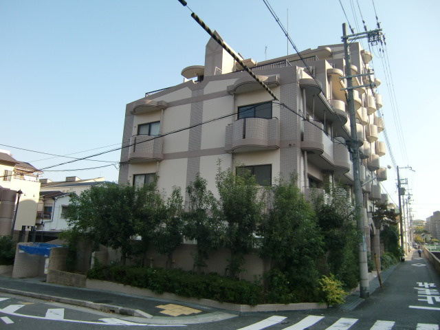 サンプラザ本山南の外観