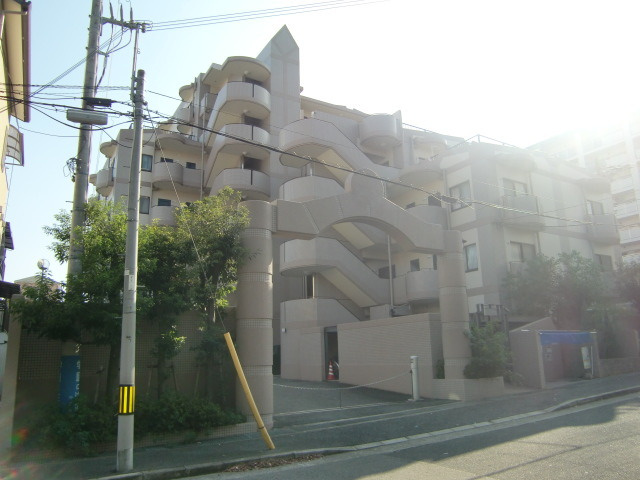 サンプラザ本山南のエントランス