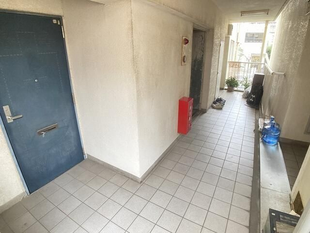 行徳第２マンションの玄関