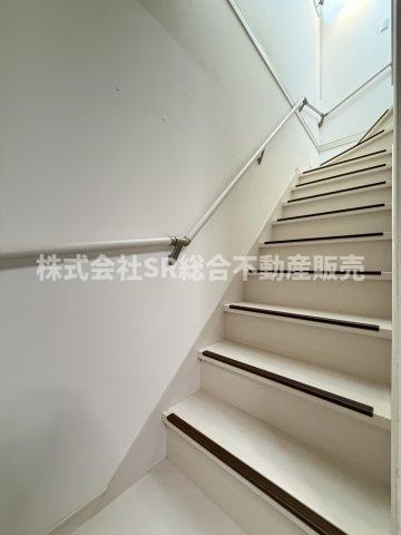 寿町3丁目中古戸建の内装|弊社は、工務店と関係強化を徹底し、世界情勢やナフサショックの影響を受けずに材料確保を行い、納期も遅れることがございませんので、心配ご無用です！お気軽にご相談下さい。
