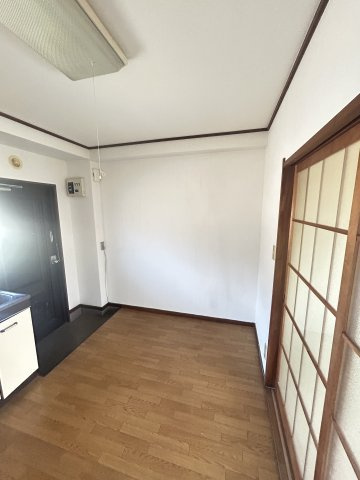 山田カンプレックスの居間・リビング