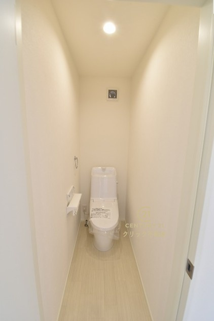 ジュン・ホーム　 日立市東金沢町　1丁目　2のトイレ|毎日使う空間と機能だから、いつまでも清潔なスペースであってほしいのがトイレです。お掃除しやすいシンプルなデザインです。