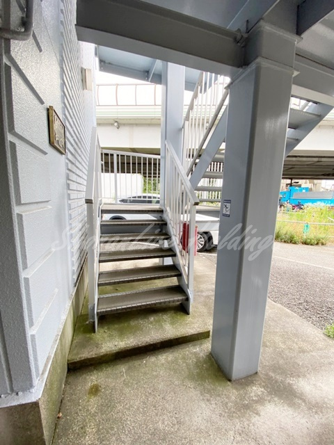 藤沢市城南１丁目の賃貸マンションのエントランス|毎日通るエントランス♪
