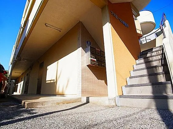 松戸市常盤平２丁目の賃貸マンションのエントランス