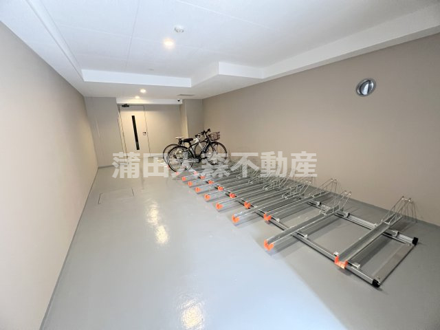 シーズンフラッツ大森ブライトのその他共用部分|屋根付きラック式の駐輪場