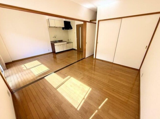 合志市幾久富のアパートの内装|明るい色調の室内です
