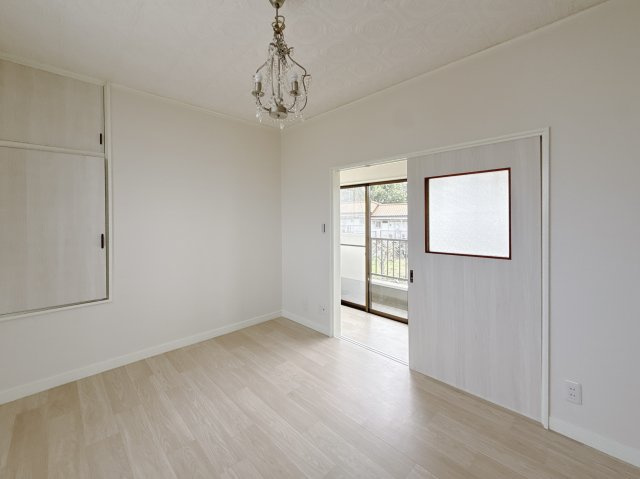 【中古戸建】足利市大前町の洋室|■洋室｜シンプルで使い勝手が良く、長く快適にお使いいただける空間です♪家具の配置がしやすく、お好みのレイアウトをお楽しみいただけます♪