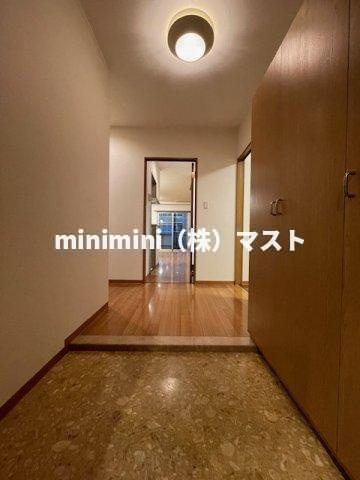 クローバー・プレミア昭和町の玄関