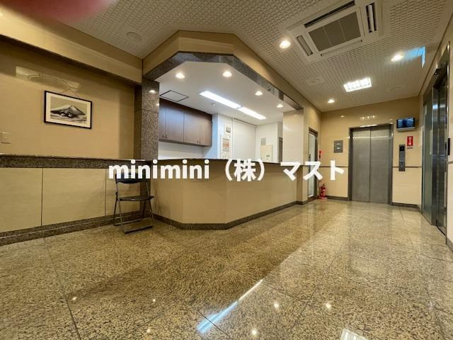 クローバー・プレミア昭和町のロビー