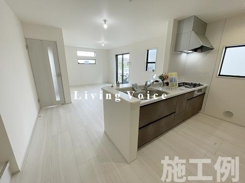 【居間・リビング】 | 【仲介手数料０円】相模原市南区相武台1丁目　新築一戸建て　全2棟 | 相模原市南区相武台1丁目　新築一戸建て　全2棟