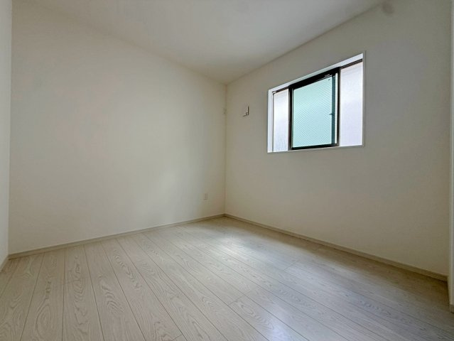 西冠1丁目の洋室