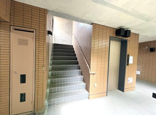 ビラ三秀山中のエントランス