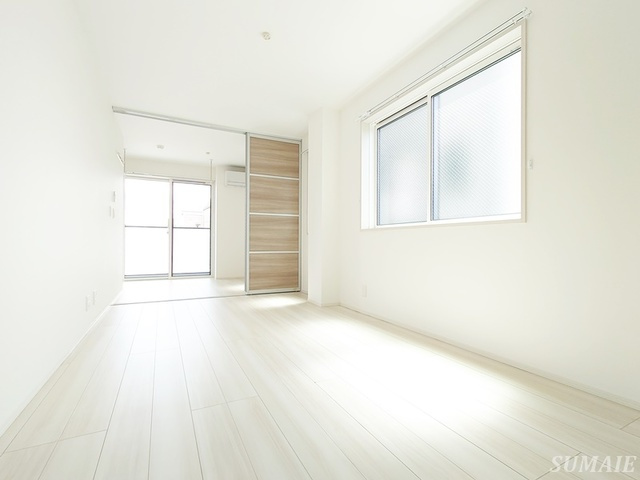 エフフォリーアの居間・リビング|人気の角部屋です☆