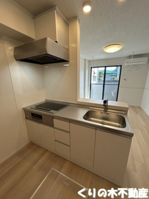 【キッチン】 | プラス　イメージ | 同タイプのお部屋です（現況を優先します）※建築中