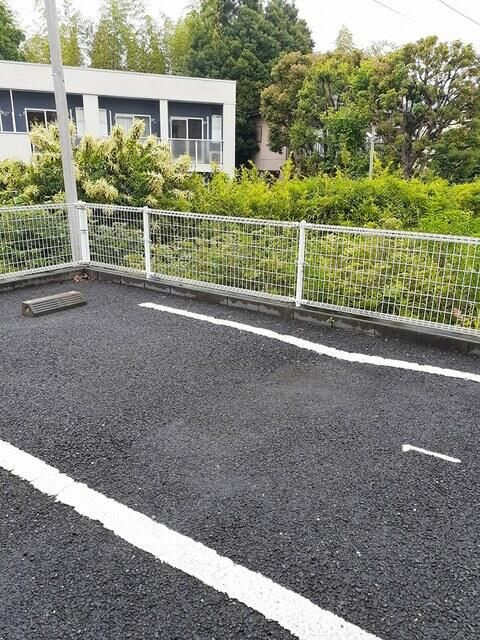 柏市篠籠田の賃貸マンションの駐車場