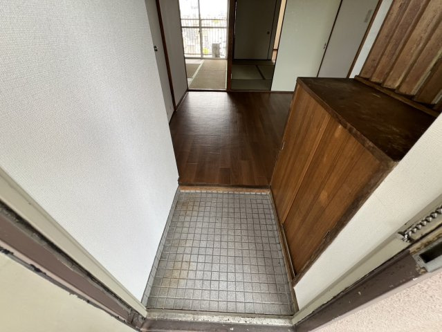 宝第一スカイハイツの玄関