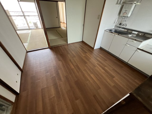 宝第一スカイハイツの居間・リビング