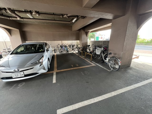 宝第一スカイハイツの駐車場
