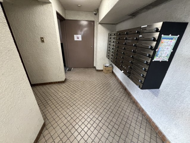 宝第一スカイハイツのロビー