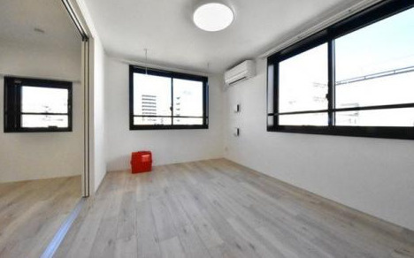 CASA PIAZZA 浅草蔵前の内装|明るい色調の室内です