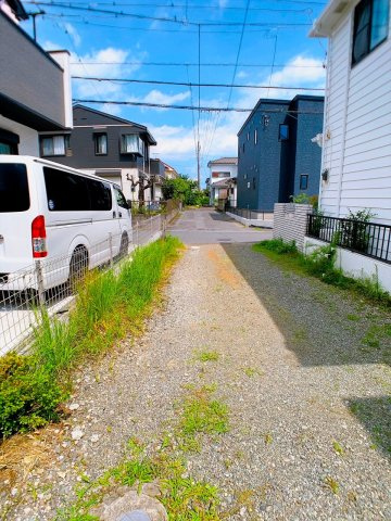 【前面道路含む現地写真】 | ◇◆平塚市徳延 売地◆◇ | 前面道路とは高低差がなく出入りがラクです。