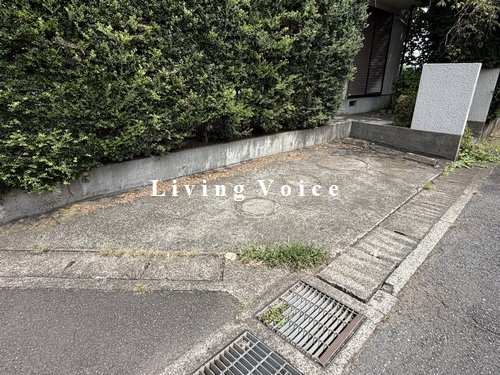 【仲介手数料０円】相模原市緑区城山1丁目　中古戸建の駐車場|相模原市緑区城山1丁目　中古戸建