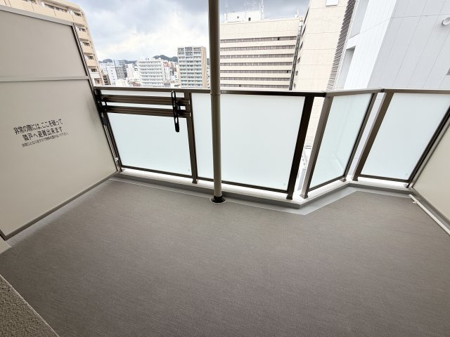 セレニテ神戸駅前アリエのバルコニー
