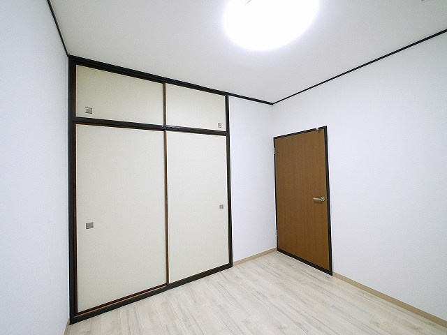 南京終マンションAの洋室|落ち着いた色調の洋室です