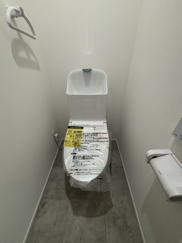 ファイブアイランドのトイレ|落ち着いた色調のトイレです