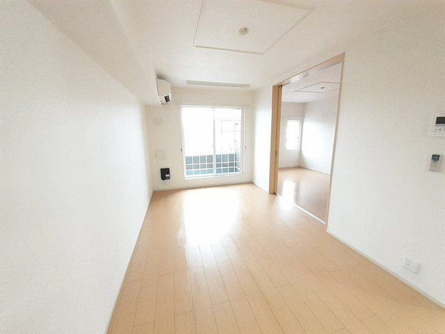 プラシードつくばＡの居間・リビング|明るく開放感のある居室で快適に過ごせます