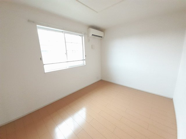 プラシードつくばＡの内装|窓から光が入り明るく過ごしやすい洋室