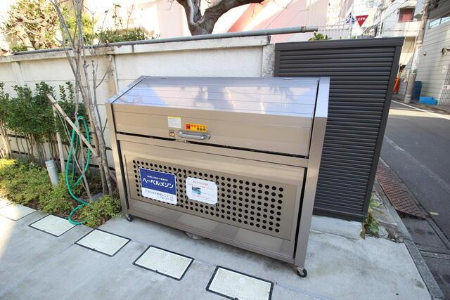 ゲミュートリヒ|ボックスタイプのごみ置き場で…