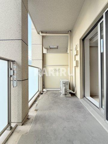 Y's Court 東梅田のバルコニー