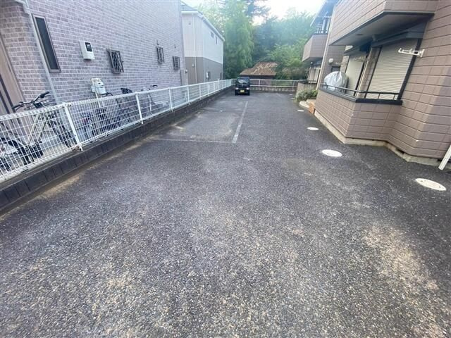 グラーツ弐番館の駐車場
