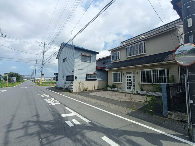 三郷市　上口1丁目　売地　全1区画の前面道路含む現地写真|前面道路含む現地写真です