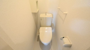 温水洗浄便座付きのトイレです♪
